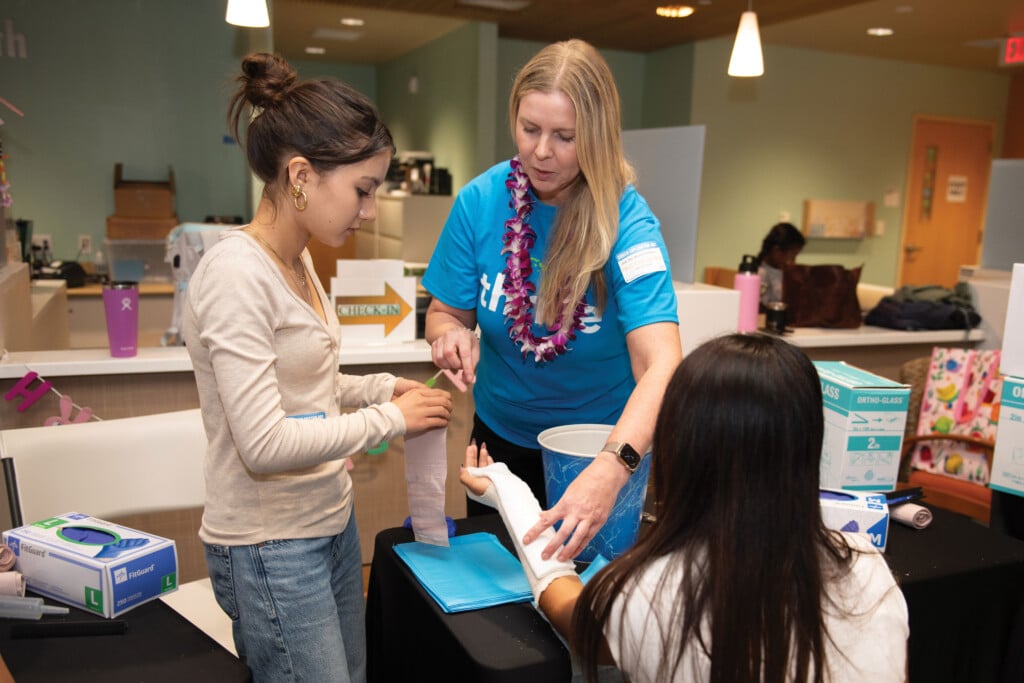 3 Students With Splint