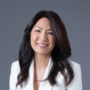 Headsot Lori Teranishi