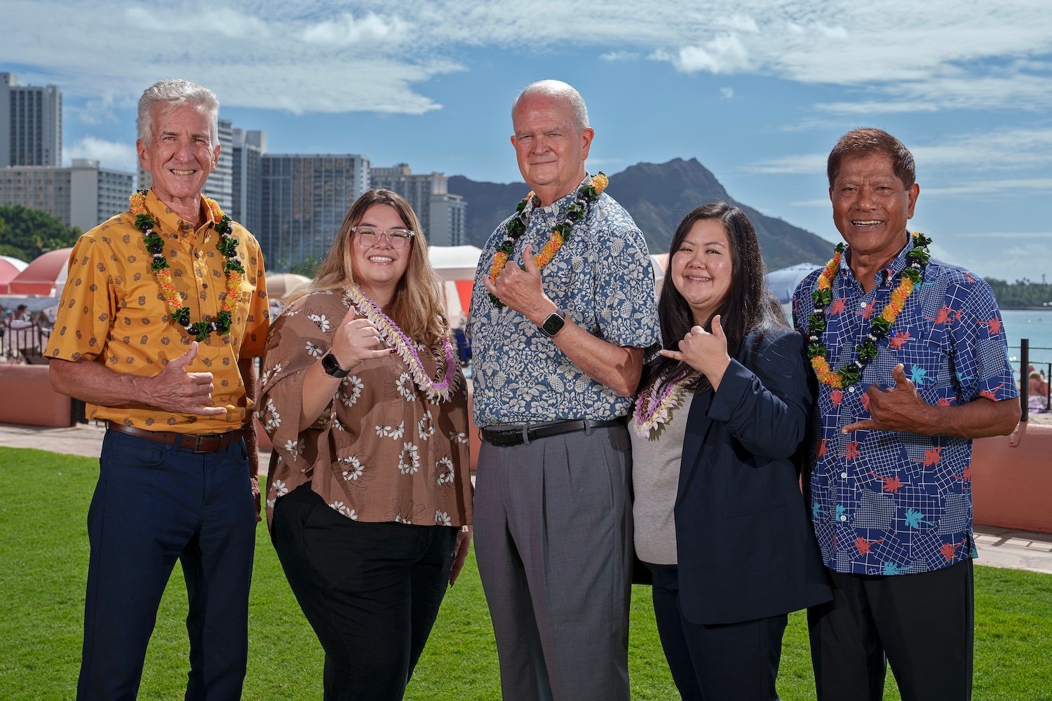 Hero Shidler College Awards 12 M In Scholarships As Students Thank Donors